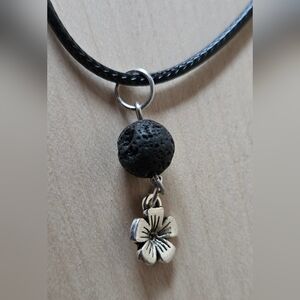 Black and Silver Floral Pendant Aromatherapy Necklace